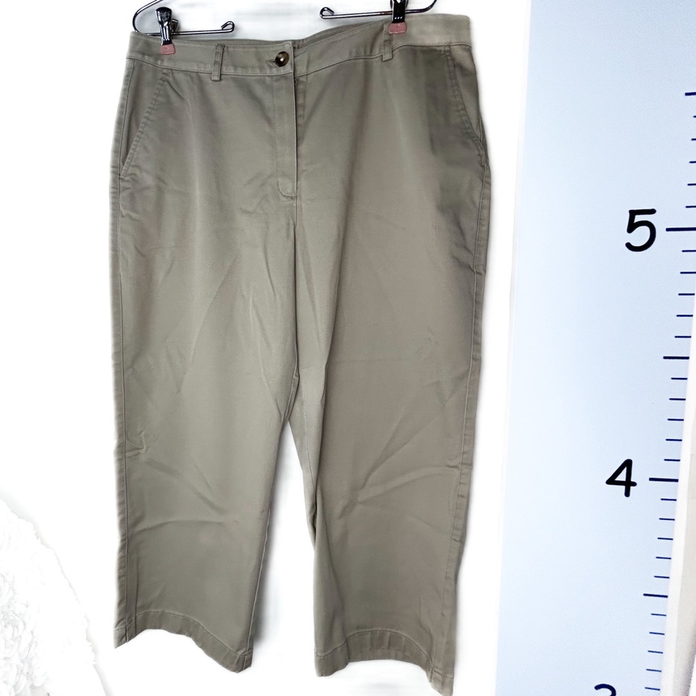 L.L. Bean Khaki Beige Capri Pants 14 Petite Women's‎ Casual